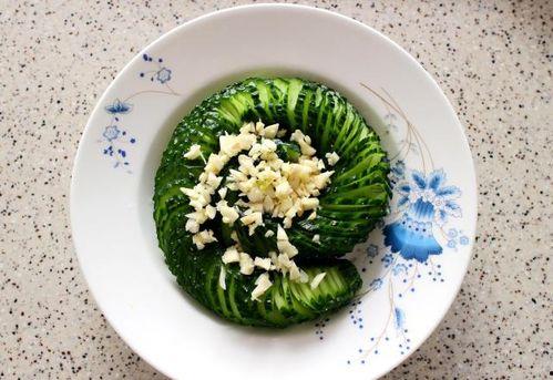 辟谷吃凉拌瓜,凉拌瓜助你轻身健体