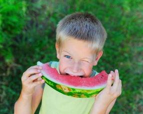 吃瓜群众流泪戴口罩,吃瓜群众戴口罩的感人瞬间